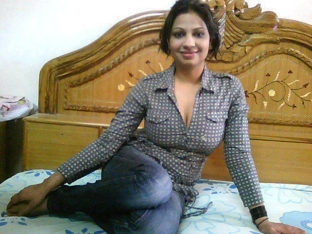 Sexy Indian Girls Photos Leaked From Mobile Phone Indian Portal